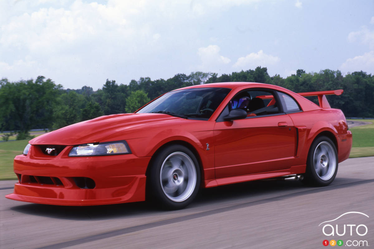 Ford Mustang SVT Cobra R 2000